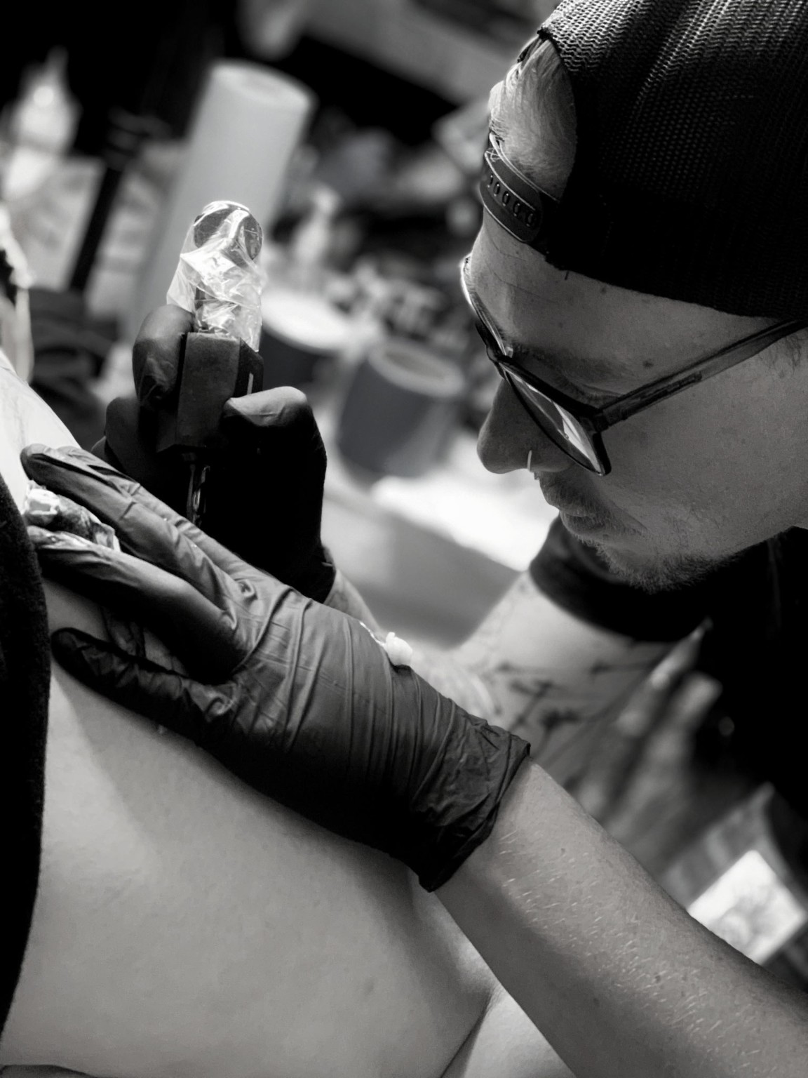 Alex Skitz Wilson tattooing at Varnished Anatomy