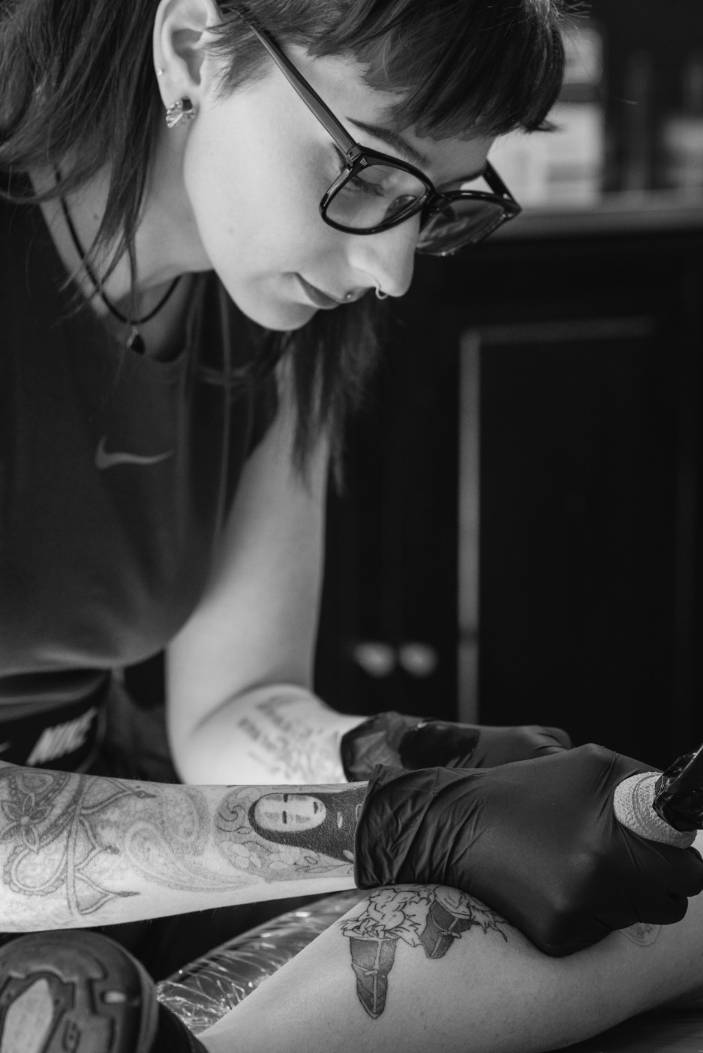 Jess-Marie Cornell tattooing at Varnished Anatomy