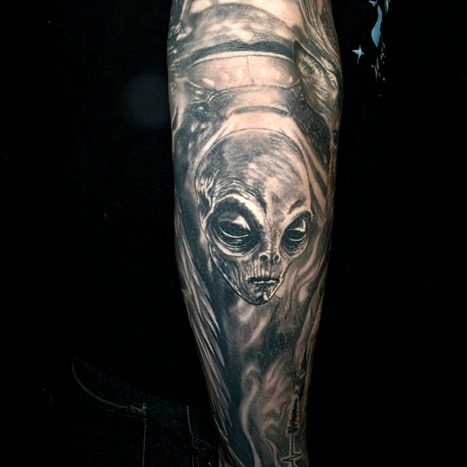 Healed alien tattoo by Kyle Stofferahn