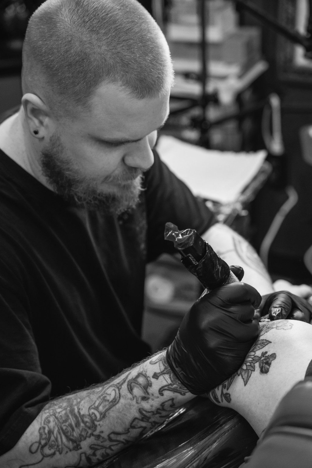 Kyle Stofferahn tattooing at Varnished Anatomy