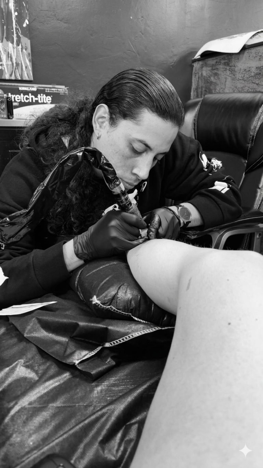 Ray McCuen tattooing at Varnished Anatomy